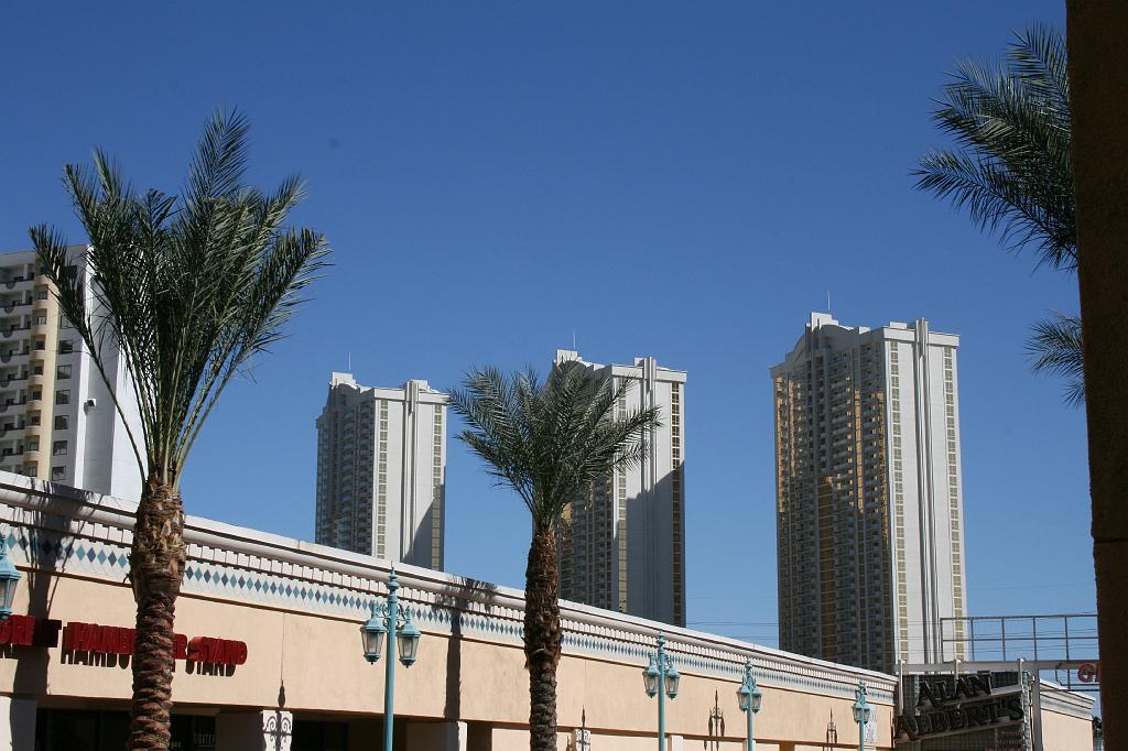 20081023 las vegas 007.jpg - Las Vegas - We were in the middle tower